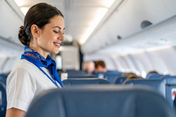 홍콩행 여객기에서 근무 중이던 승무원의 신체를 불법 촬영한 40대 일본인 남성이 실형을 선고받았다는 소식이 전해졌다. 사진은 본 기사 내용과 무관. [사진=Bloom and Fly Academy]