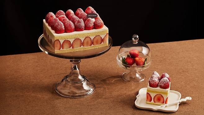 롯데호텔 서울 델리카한스 시그니처 케이크. 사진=롯데호텔앤리조트
