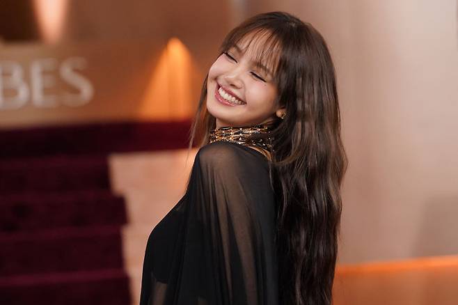 [베벌리힐스=AP/뉴시스] 블랙핑크 리사가 11일(현지 시간) 미 캘리포니아주 베벌리힐스의 베벌리 힐튼에서 열리는 제83회 골든글로브 시상식에 도착해 포토타임을 갖고 있다. 리사는 이번 시상식에서 시상자로 나선다. 2026.01.12.