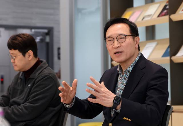 임태희 경기도교육감이 12일 오전 도교육청에서 출입기자들과 간담회를 갖고 있다. 사진 제공 = 경기도교육청