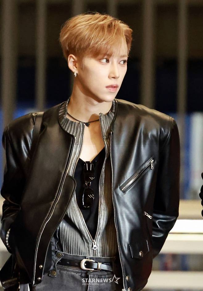 그룹 알파드라이브원 (ALPHA DRIVE ONE)  아르노가 홍콩에서 열리는 '2025 MAMA AWARDS' 참석 차 25일 오후 인천국제공항을 통해 출국하고 있다. 2025.11.25 /사진=임성균 tjdrbs23@