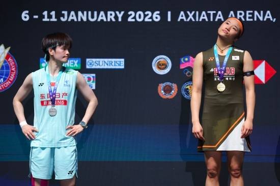 안세영(삼성생명·세계랭킹 1위)이 2026년 첫 대회인 말레이시아 오픈(슈퍼 1000)에서 우승을 차지하며 슈퍼 1000 우승 상금 신기록을 작성했다. 올해부터 말레이시아 오픈 우승 상금이 145만 달러(약 21억원)로 올랐는데, 안세영이 올해 처음으로 슈퍼 1000 대회 정상에 오르면서 새로운 기록을 세우게 된 것이다. 사진 연합뉴스