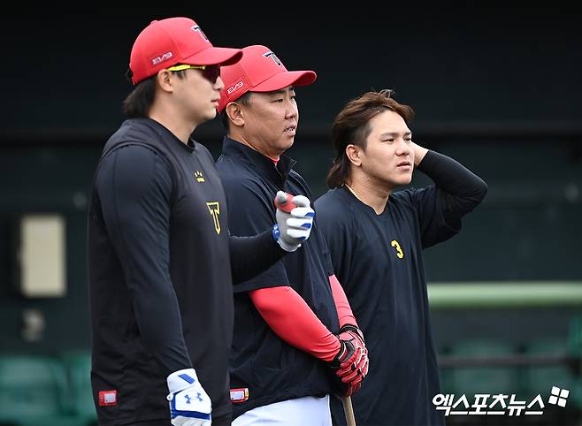 KIA 타이거즈가 2026시즌을 대비한 스프링캠프에 나선다. 지난해 미국 캘리포니아주 어바인에서 1차 캠프를 진행했던 KIA는 올해 일본 외딴섬 아마미오시마에서 1차 캠프를 진행한다. KIA는 아마미오시마에서 강한 강도의 훈련을 소화한 뒤 2월 중순 일본 오키나와로 이동해 실전 경기 위주의 2차 캠프를 진행할 예정이다. 엑스포츠뉴스 DB