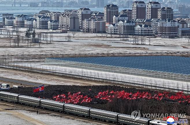 김정은, 신의주온실종합농장 건설장 시찰 (평양 조선중앙통신=연합뉴스) 북한 김정은 국무위원장이 지난 2일 신의주종합온실농장 건설장을 찾아 건설자들을 축하 격려해 주었다고 조선중앙통신이 3일 보도했다. 2026.1.3 
    [국내에서만 사용가능. 재배포 금지. For Use Only in the Republic of Korea. No Redistribution] nkphoto@yna.co.kr