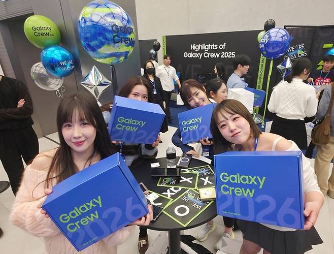 삼성전자가 운동∙패션∙게임∙뷰티∙댄스 등 11개 분야의 다양한 크리에이터 70명으로 구성된 '갤럭시 크루 2026'의 발대식을 갖고 공식 운영에 들어갔다. 사진=삼성전자