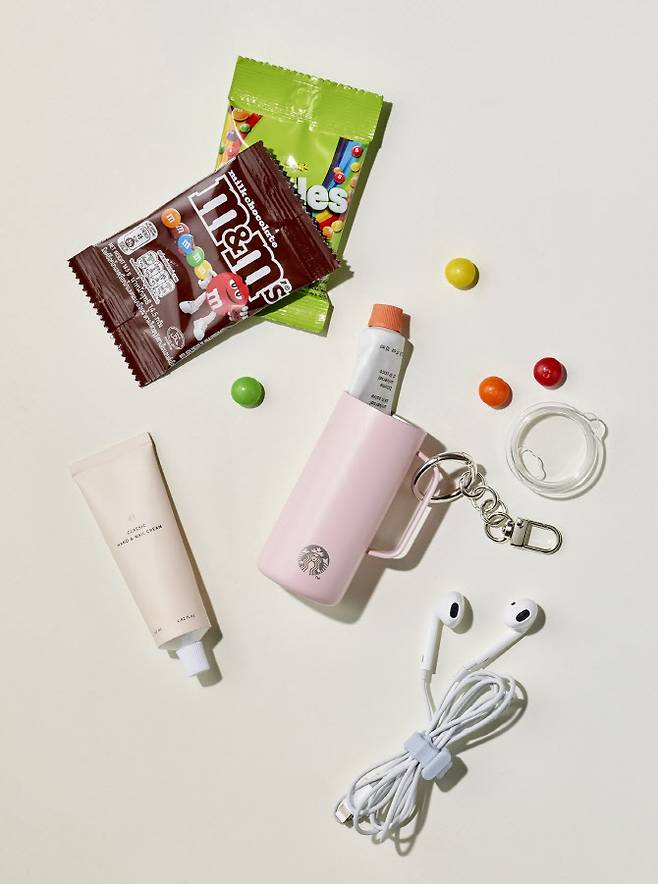 이달 16일 재출시하는 스타벅스 ‘시그니처 미니어처 텀블러 키링’