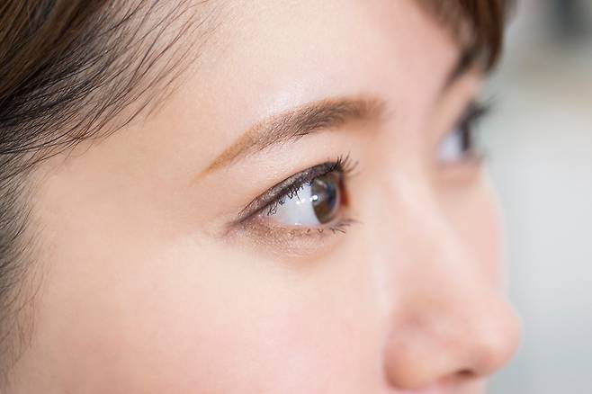 눈꺼풀 꺼짐부터 안검하수까지... '겹쌍꺼풀' 원인 파악이 치료의 첫걸음|출처: 클립아트코리아