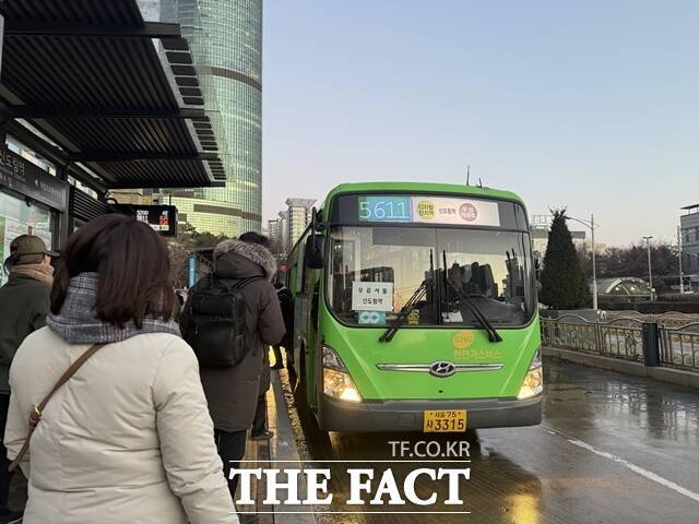 전국자동차노동조합연맹 서울시버스노동조합(버스노조)과 사측인 서울시버스운송사업조합은 13일 오전 1시30분께 임단협 결렬을 선언했다. /이윤경 기자