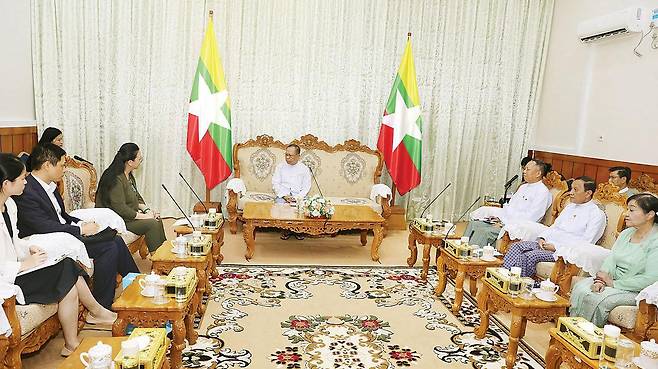 지난해 11월 28일 마지아 중국 대사를 만난 자리에서 탄 소이 미얀마 연방선거위원회 위원장은 선거가 "자유롭고 공정하게" 치러질 것이라고 강조한 것으로 알려졌다