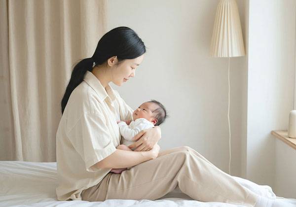 24~38세 사이에 임신·출산을 경험한 여성들이 상대적으로 생물학적 노화 속도가 느리고, 평균적으로 더 오래 사는 경향을 보인다는 연구 결과가 나왔다./사진=클립아트코리아