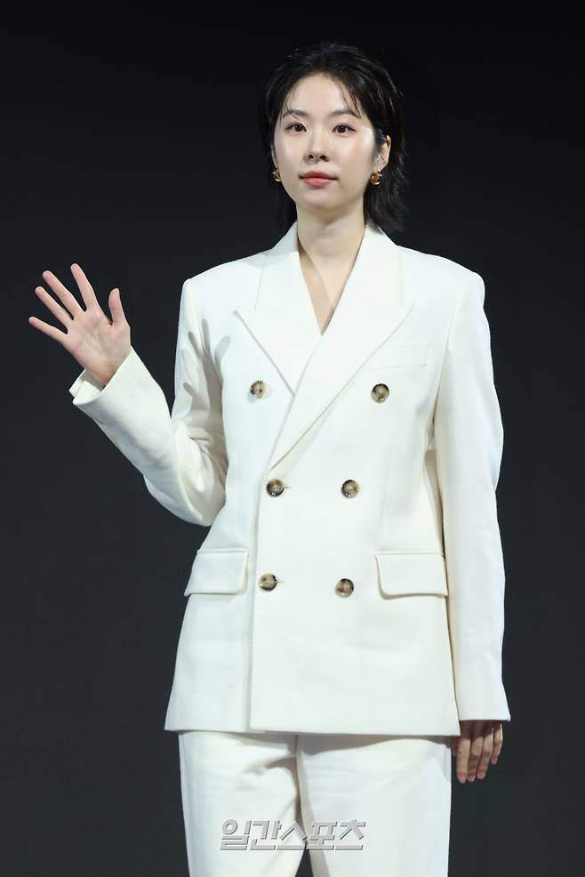 배우 서은수가 15일 오전 서울 강남구 그랜드 인터컨티넨탈 서울 파르나스에서 열린 디즈니+ 오리지널 '메이드 인 코리아' 제작발표회에 참석해 포토타임을 갖고 있다. '메이드 인 코리아'는 부와 권력에 대한 야망을 지닌 남자와 그를 막기 위해 모든 것을 내던진 검사, 시대의 소용돌이 속 펼쳐지는 이야기. 오는 24일 공개. 서병수 기자 qudtn@edaily.co.kr /2025.12.15/