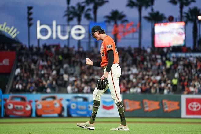<yonhap photo-3029=""> SAN FRANCISCO, CALIFORNIA - MAY 17: Sean Hjelle #64 of the San Francisco Giants reacts after the final out in the top of the fourth inning against the Colorado Rockies at Oracle Park on May 17, 2024 in San Francisco, California. Kavin Mistry/Getty Images/AFP (Photo by Kavin Mistry / GETTY IMAGES NORTH AMERICA / Getty Images via AFP)/2024-05-18 12:29:09/ <저작권자 ⓒ 1980~2024 ㈜연합뉴스. 무단 전재 재배포 금지, AI 학습 및 활용 금지></yonhap>