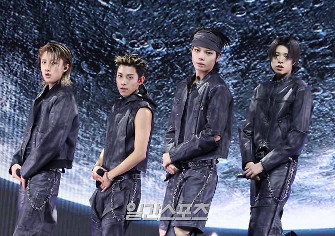 그룹 롱샷이 13일 오후 서울 영등포구 명화라이브홀에서 열린 첫 EP 'SHOT CALLERS' 발매 기념 쇼케이스에 참석해 멋진 무대를 선보이고 있다. '롱샷'은 가수이자 모어비젼 대표 프로듀서인 박재범이 최초로 선보이는 보이그룹이다. 서병수 기자 qudtn@edaily.co.kr /2026.01.13/