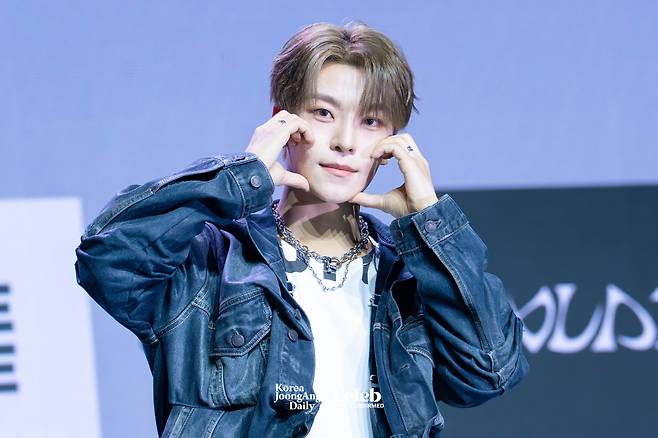 Alpha Drive One’s Xinlong poses for photos during a showcase for the release of the group’s first EP, ″Euphoria,″ at Blue Square in central Seoul on Jan. 12. [DANIELA GONZALEZ PEREZ]