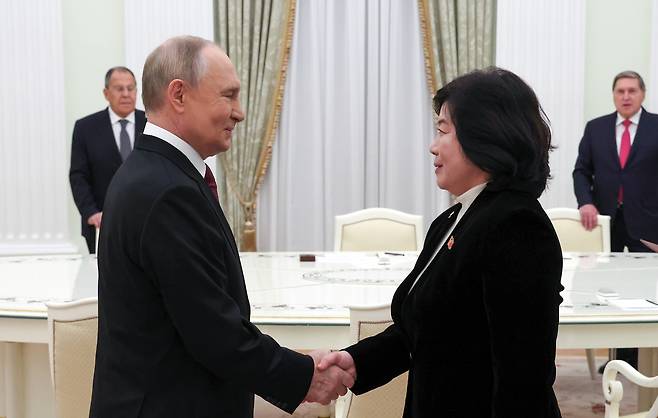 Russian President Vladimir Putin, left, meets with North Korean Foreign Minister Choe Son-hui in Moscow, Russia, Oct. 27, 2025. [EPA/YONHAP]