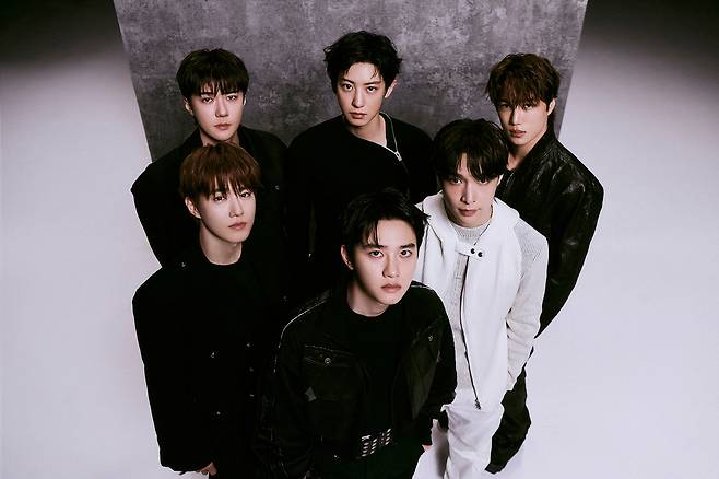 Boy band EXO [SM ENTERTAINMENT]