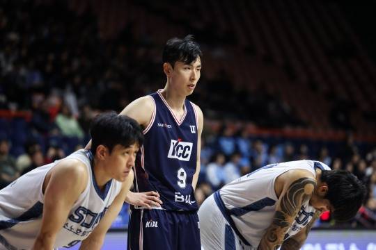 KCC, 송교창·허웅 복귀 첫 경기서 소노 꺾고 6연패 탈출