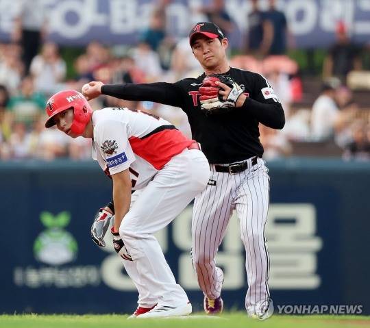 오지환, 염경엽 감독과 '충돌!' 포지션 이동 구상 원천 차단 자존심 상한다...팀 위해 냉정하게 생각해야