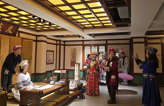 중국여행 간 한국인 관광객들의 현지 문화체험