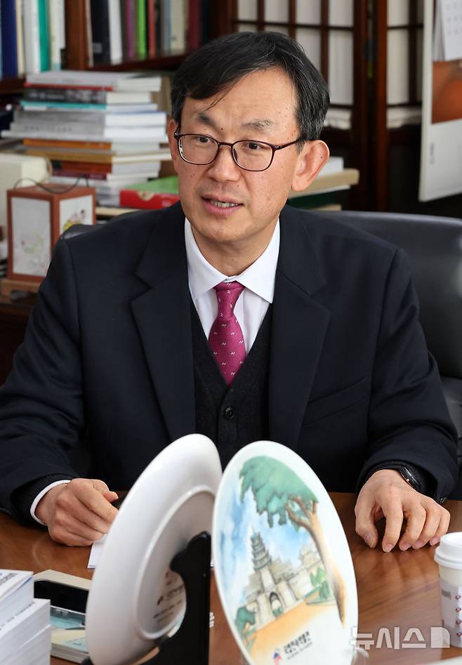 [서울=뉴시스] 김혜진 기자 = 장상훈 국립민속박물관장이 지난 7일 오후 서울 종로구 국립민속박물관에서 라운드 인터뷰를 하고 있다. 2026.01.13. jini@newsis.com
