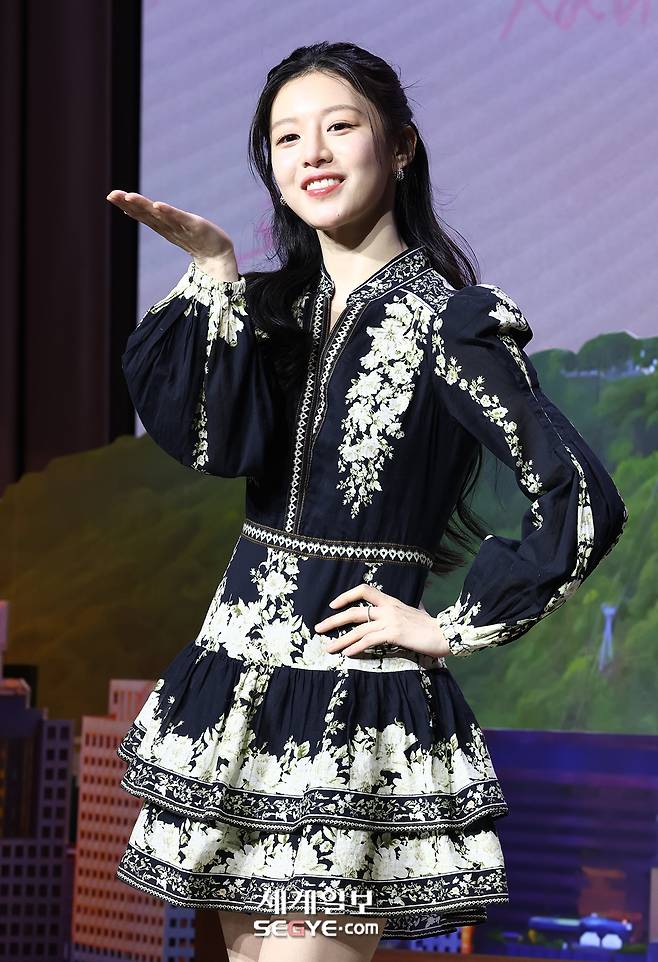 배우 고윤정이 13일 서울 강남구 조선 팰리스 서울 강남에서 열린 넷플릭스 드라마 '이 사랑 통역 되나요?' 제작발표회에 참석해 포즈를 취하고 있다. 한윤종 기자