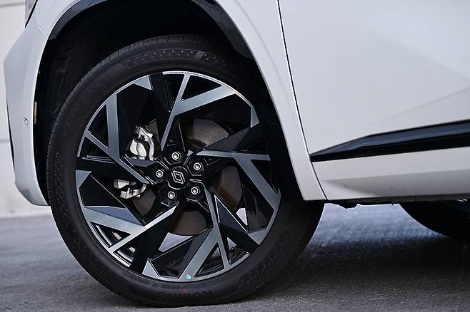 르노코리아 그랑 콜레오스 하이브리드 E-테크 에스프리 알핀. 사진: 김학수 기자