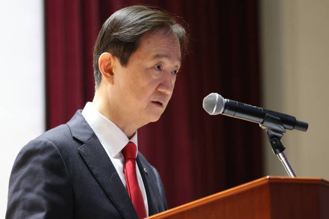 이찬진 금융감독원장이 2일 서울 영등포구 금융감독원에서 열린 2026년 시무식에서 신년사를 하고 있다. 연합뉴스