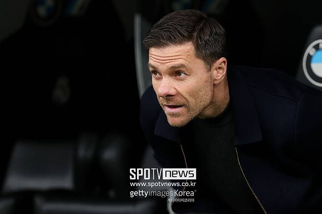 ▲ 'BBC'는 "비니시우스 주니오르의 부진이 파국의 서막이었다"고 진단하면서 “비니시우스는 자신의 폼이 떨어지자 새 감독을 탓했고, 엘 클라시코에서 교체되자 노골적으로 불만을 표출했다. 이후 그는 감독만 쏙 빼놓고 나머지 동료들에게만 사과하는 촌극을 빚기도 했다. 재계약 협상은 알론소의 거취가 결정될 때까지 중단됐다”라고 알렸다.