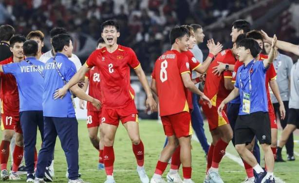 한국은 0-6 참패했는데...베트남 1-0 최대 이변 김상식호가 넘은 ‘사우디의 벽’→亞 축구 질서 흔들었다