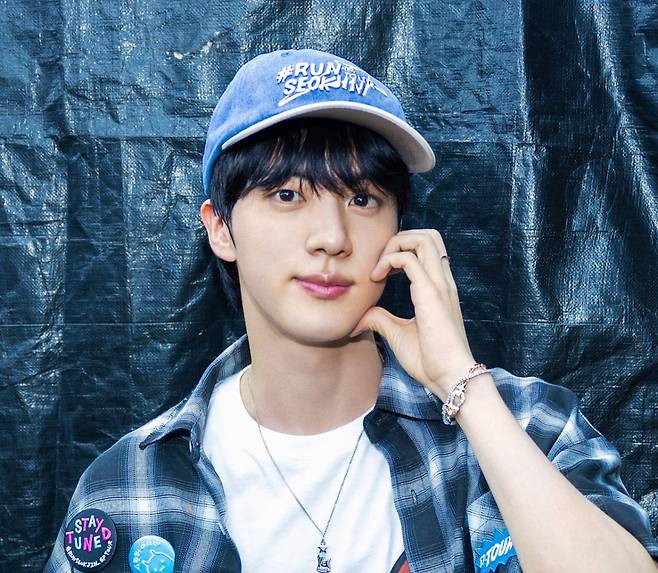 방탄소년단 진 'Don't Say You Love Me' 스포티파이 빛나는 大기록! 7억·'ECHO' 앨범 10억 스트리밍 돌파