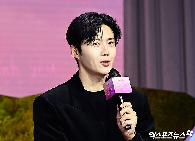 김선호 극중 4개 국어 사용…반복해서 공부해야 했다 (이사통)