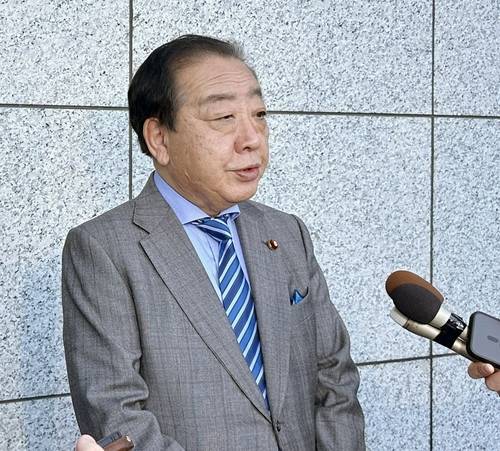 노다 요시히코 입헌민주당 대표   (교도=연합뉴스) 일본의 제1야당인 입헌민주당 노다 요시히코 대표가 12일 자민당과 연립에서 이탈한 공명당 사이토 데쓰오 대표와 만나 양당간 선거협력을 검토하기로 한 뒤 취재진의 질문에 답하고 있다. 2025.1.12. evan@yna.co.kr