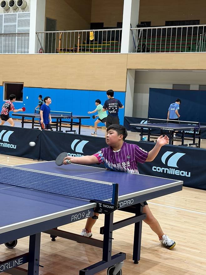 탁구 훈련에 열중인 대전동문초 최승연 군. 사진=정현태 기자.