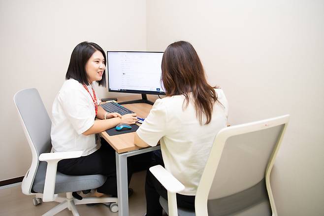 구미시가 경력단절 여성을 대상으로 한 ‘일자리 편의점’의 취업연계 실적이 크게 늘면서 여성 맞춤형 취업지원 모델로 자리 잡아가고 있다. /구미시 제공