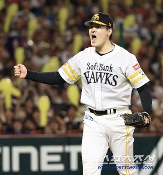 아리하라는 지난해까지 3년간 소프트뱅크에서 17번을 달았다. 세 시즌 동안 38승을 올리며, 2년 연속 우승에 공헌했다. 사진캡처=소프트뱅크 호크스 SNS