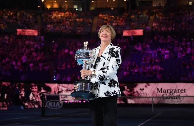 호주오픈 시상식장에 선 마가렛 코트.