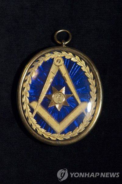 2018년 프리메이슨 관련 전시회에 전시된 메달. EPA 연합뉴스