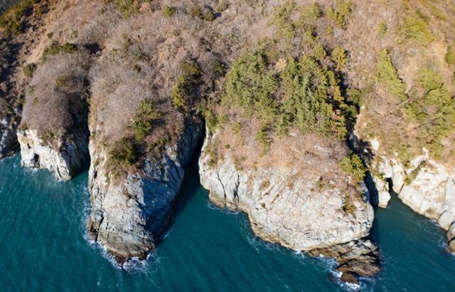 금오도 비렁길 1코스 신선대에서 내려다보이는 해안단구.