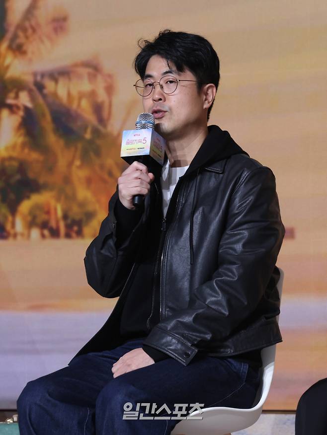 김재원 PD가 14일 오전 서울 마포구 호텔 나루 서울 엠갤러리에서 열린 넷플릭스 예능 시리즈 '솔리지옥 시즌5' 제작발표회에 참석해 인사말을 하고 있다. '솔로지옥 시즌5'는 커플이 되어야만 나갈 수 있는 외딴 섬, ‘지옥도’에서 펼쳐질 솔로들의 솔직하고 화끈한 데이팅 리얼리티쇼. 오는 20일 공개. 서병수 기자 qudtn@edaily.co.kr /2026.01.14/