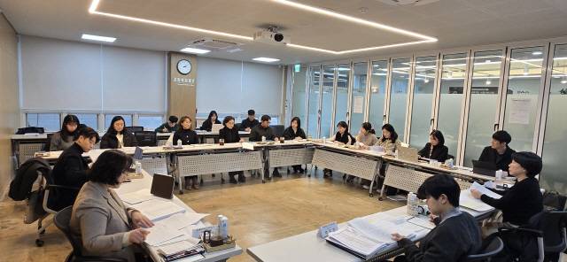 ▲ 강원도사회서비스원은 13일 강원복지마루에서 ‘도내 18개 시군 통합돌봄 실행계획 전문가 컨설팅’을 개최했다.