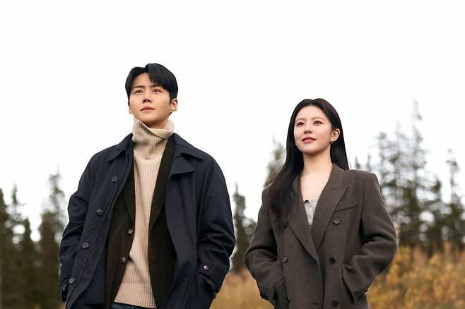 "Can This Love Be Translated?" starring Kim Seon-ho (left) and Go Youn-jung (Netflix)