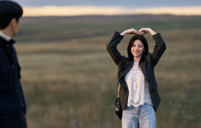 "Can This Love Be Translated?" starring Go Youn-jung (Netflix)