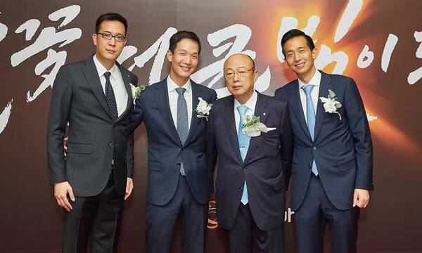 From left: Kim Dong-seon, vice president of Hanwha Galleria and Hanwha Hotels & Resorts; Kim Dong-won, president of Hanwha Life Insurance; their father, Hanwha Group Chairman Kim Seung-youn; and Kim Dong-kwan, the chair’s eldest son and vice chairman of Hanwha Group (Hanwha Group)