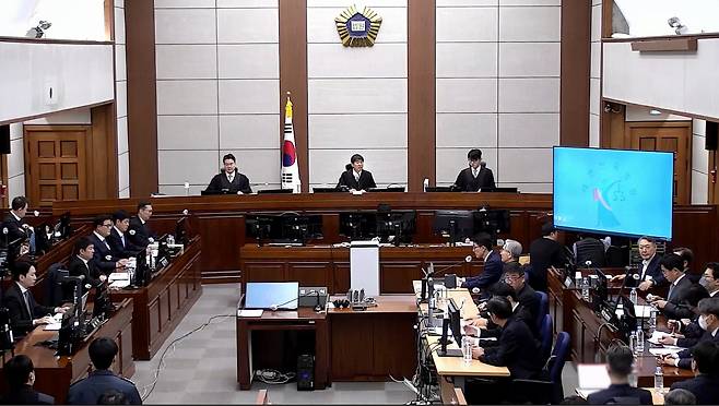 Defendants, judges, lawyers and prosecutors are seen during an insurrection charge hearing related to the Dec. 3, 2024, martial law declaration at Seoul Central District Court in Seocho District, southern Seoul, on Jan. 9. [SEOUL CENTRAL DISTRICT COURT]
