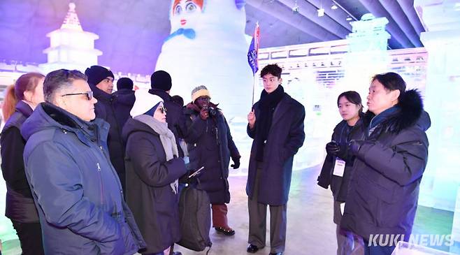 &nbsp;주한 외교관들로 구성된 외교 사절단이 지난 13일 화천산천어축제장을 방문해 K-윈터 페스티벌의 진수를 만끽했다(화천군 제공)