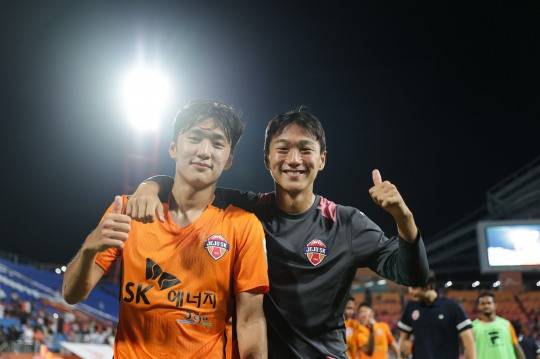 '유소년부터 프로까지' 제주 김준하·최병욱, 구단과 재계약 체결