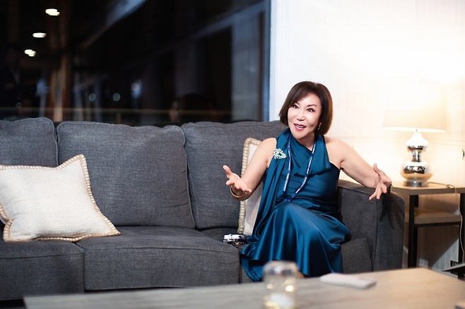 ‘코리아 콘퍼런스 2025’에서 제니 주 회장이 취재진과 인터뷰하고 있다. [사진=코리아콘퍼런스]