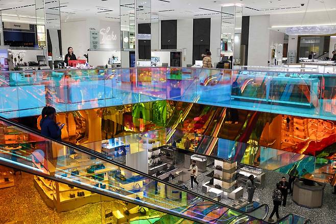 13일(현지시간) 미국 뉴욕 삭스 피프스 애비뉴 백화점 모습. [AFP]