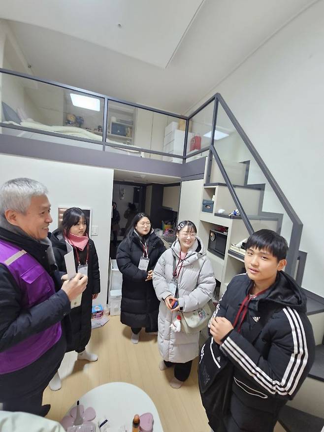 [서울=뉴시스] 임장 체험 학습. 2026.01.14. (사진=동대문구 제공) *재판매 및 DB 금지