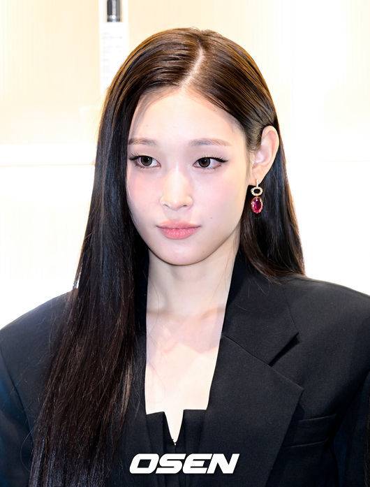 [OSEN=조은정 기자]그룹 올데이프로젝트가 16일 서울 성동구에서 진행된 브이티 코스메틱 성수 팝업 오픈 기념 포토월 행사에 참석했다.올데이프로젝트는 지난 8일 첫 미니앨범 '올데이 프로젝트'(ALLDAY PROJECT)를 발표했다.올데이프로젝트 애니가 포즈를 취하고 있다. 2025.12.16 /cej@osen.co.kr